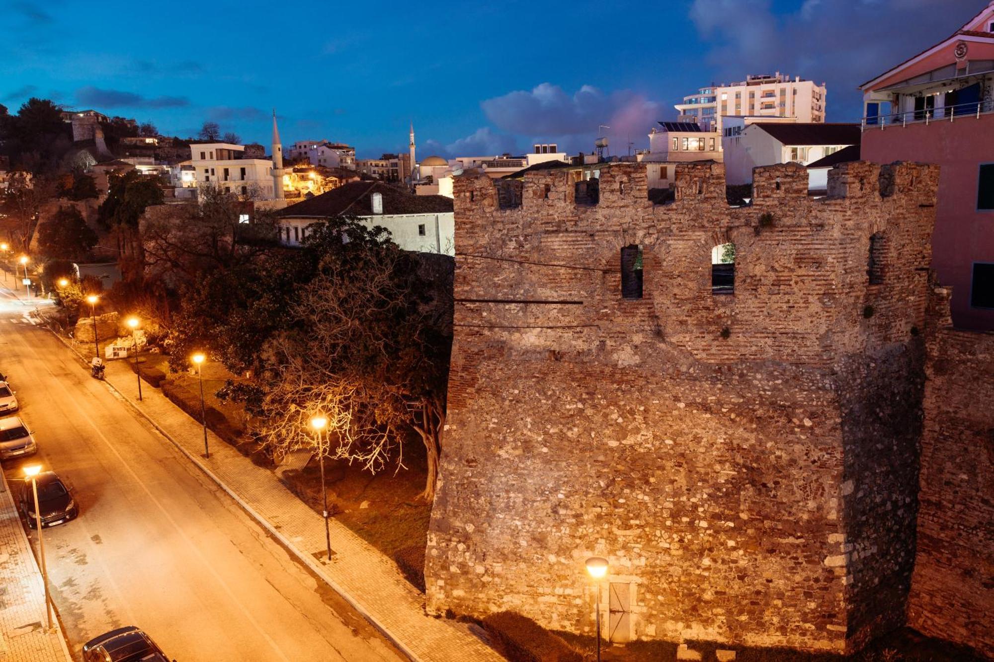 Super Apartment In The Ancient Roman Amphitheater Дуррес Экстерьер фото