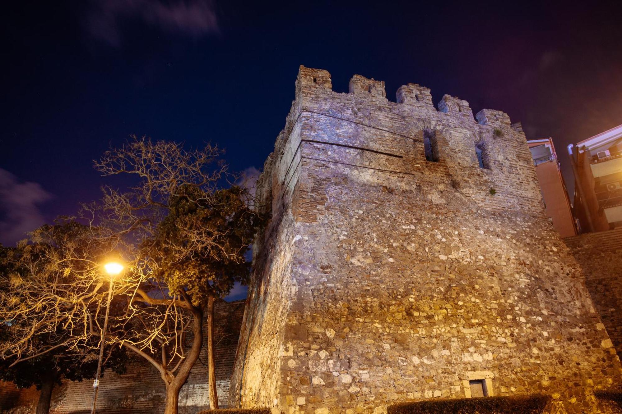 Super Apartment In The Ancient Roman Amphitheater Дуррес Экстерьер фото
